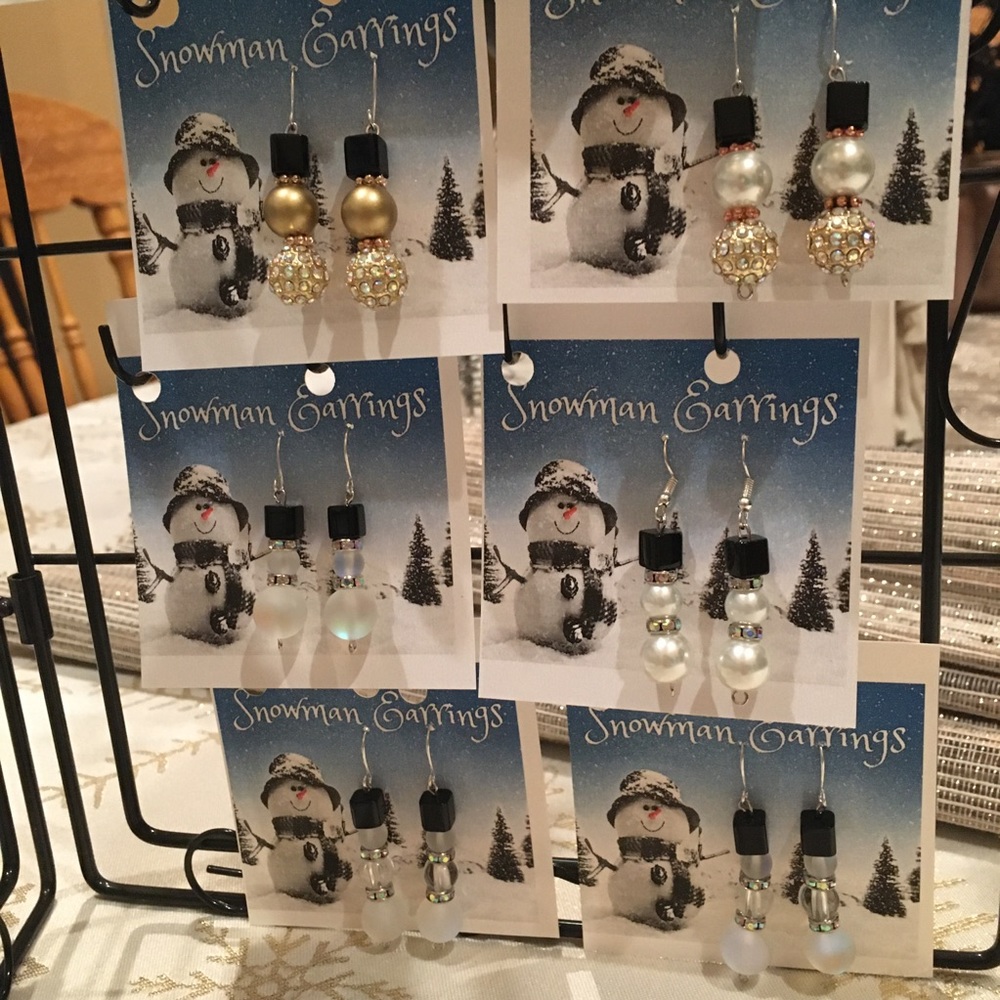 Snowman ☃️ Earrings - Picture 5 of 7